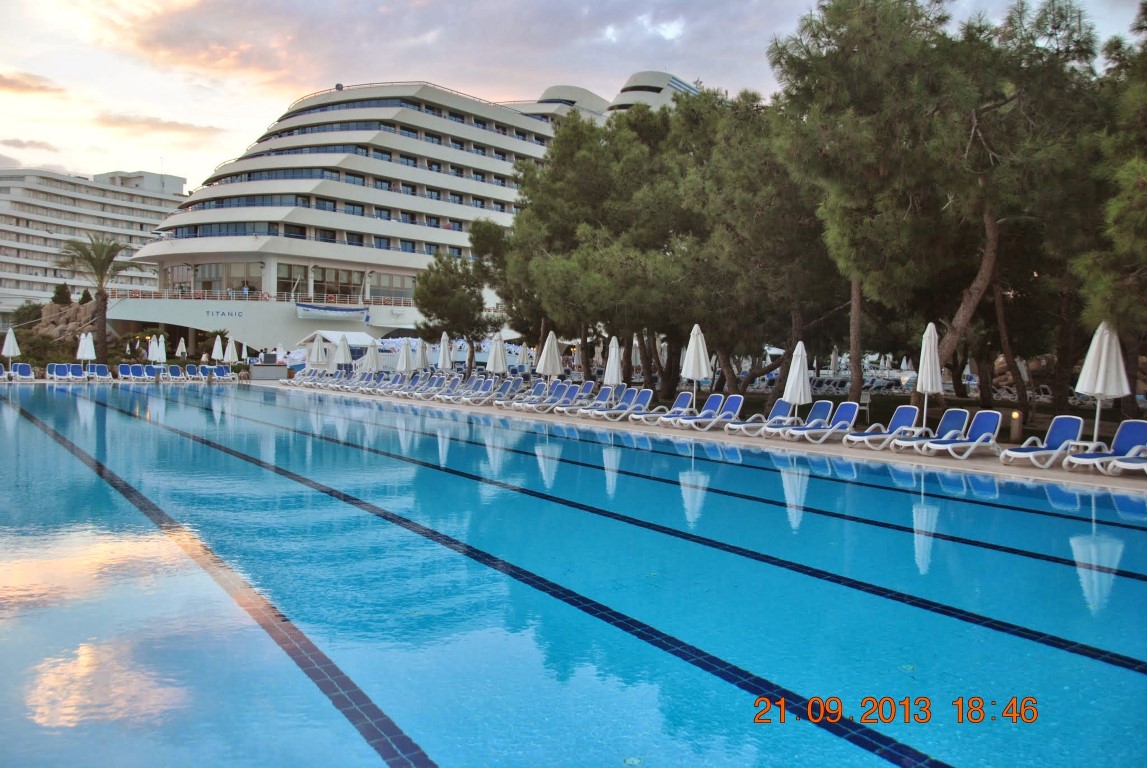 imagini hotel TITANIC LARA